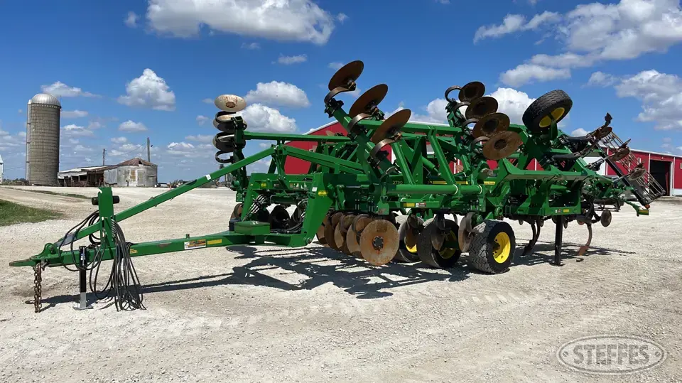 2017 John Deere 2730 Ripper