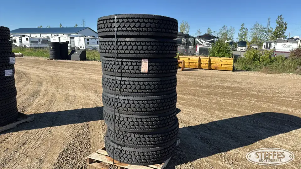 (8) Invovic FM750 11R24.5 tires Truck Tire