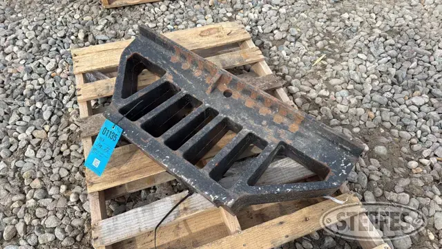 Case IH Magnum weight bracket