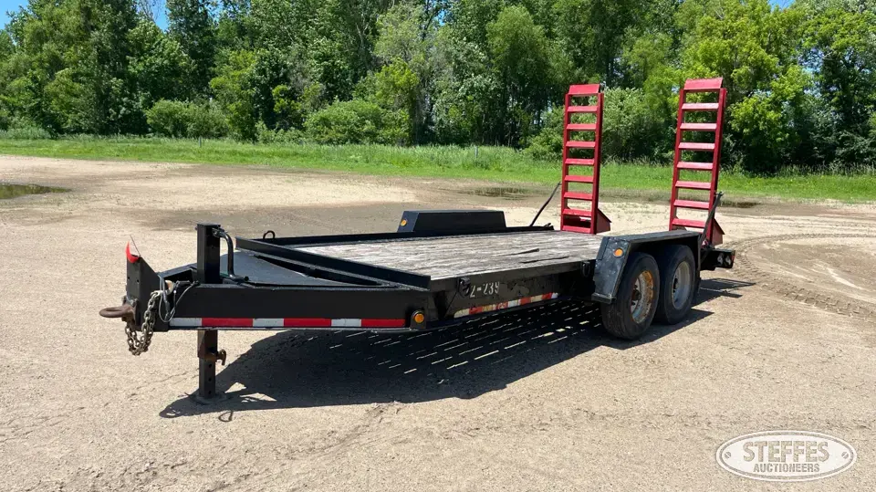 2004 Towmaster QT-14DD Flatbed Trailer