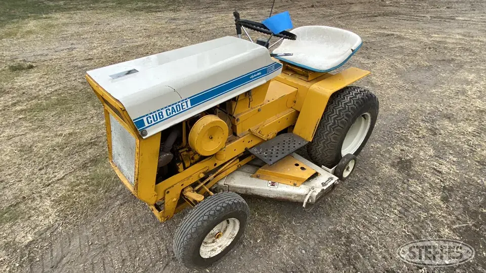 1968 Cub Cadet 105 Lawn Tractor