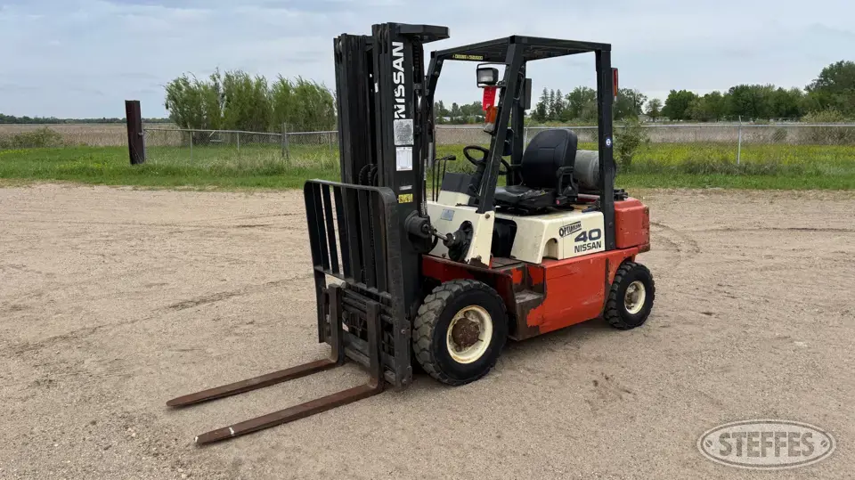 Nissan 40 Warehouse Forklift