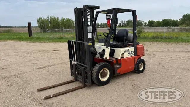 Nissan 40