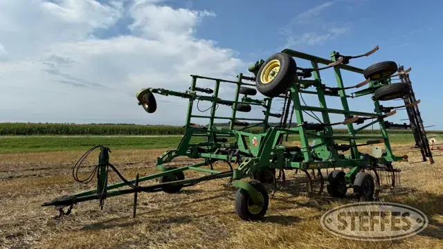 John Deere 2400