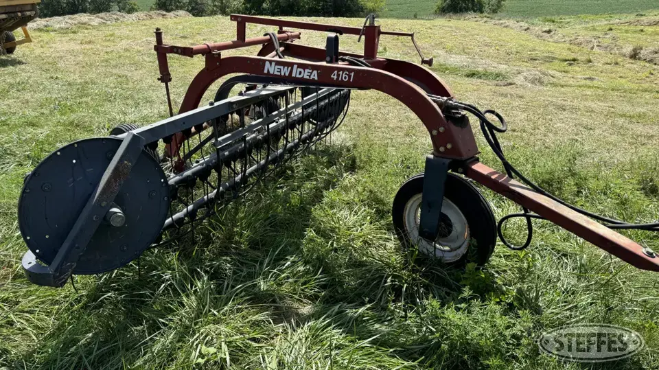 New Idea 4161 Rake