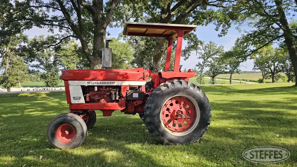 1975 International 1066 2WD Tractor
