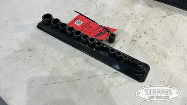 Snap-on impact sockets
