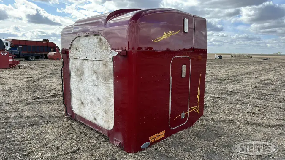 Peterbilt Unibilt Truck-Trailer Part