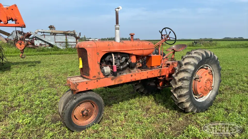 Allis-Chalmers WD 2WD Tractor