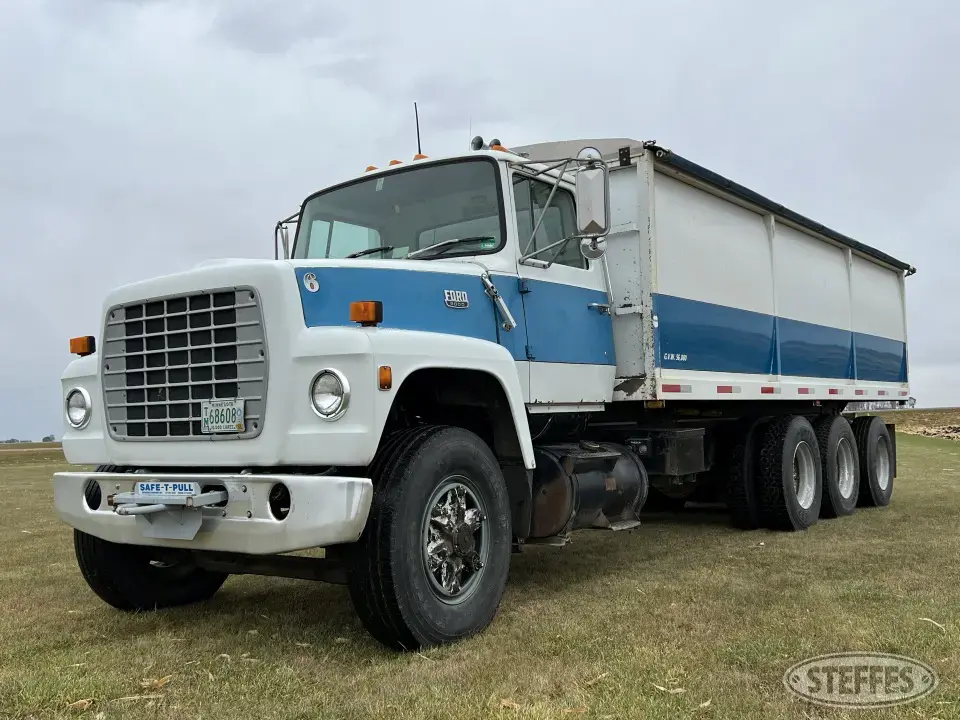 1982 Ford LT9000 Tri-Axle Boxed Truck