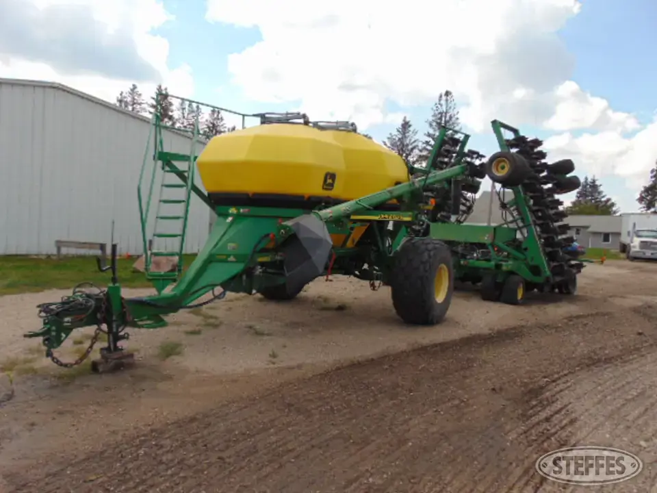 2002 John Deere 1860 Air Drills and Air Seeder