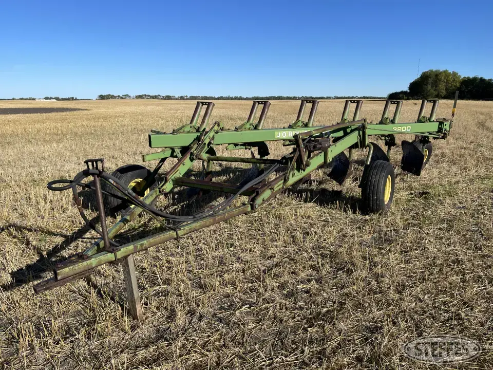 John Deere 3200 Plow