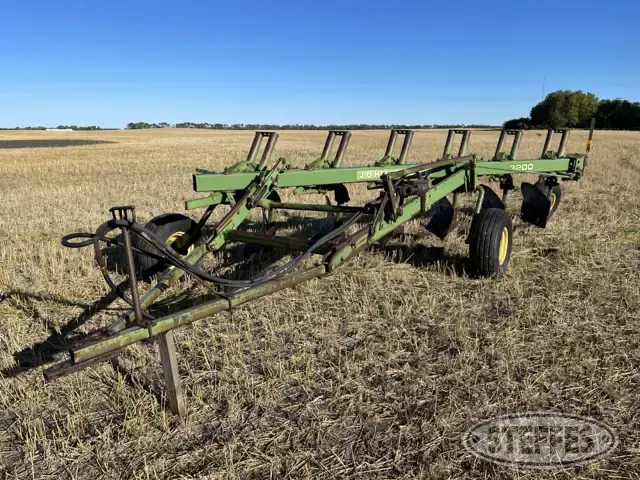 John Deere 3200