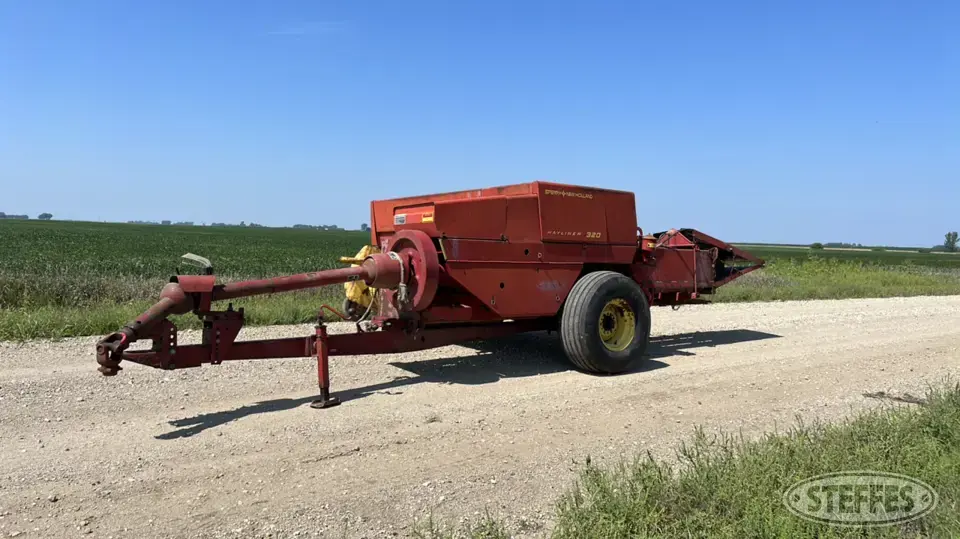 New Holland 320 Hayliner Square Baler