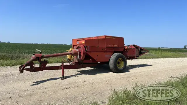 New Holland 320 Hayliner