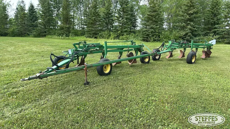 John Deere 3100 Plow