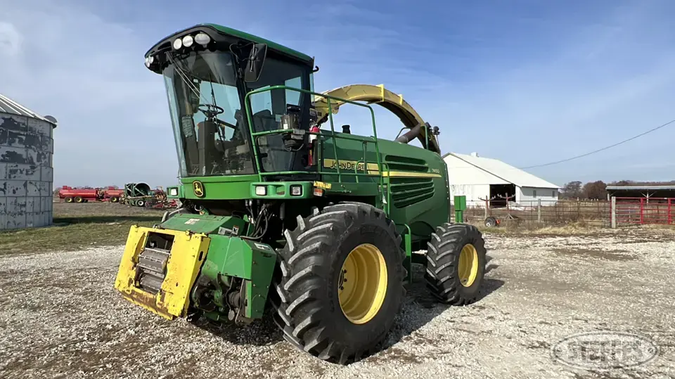 2009 John Deere 7450 Self-Propelled Harvester