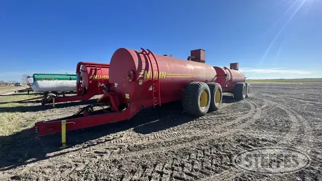 Nuhn Magnum 13500 Tandem Manure Tanks