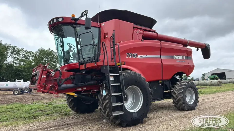2008 Case IH 7010 Combine