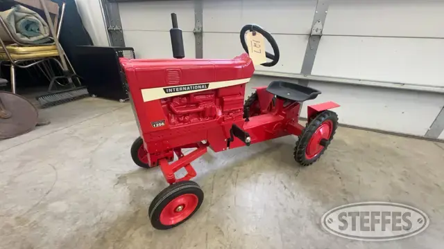 International 1256