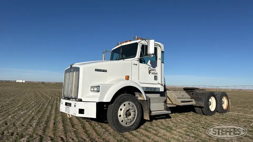 2002 Kenworth T800 Conventional Truck without Sleeper