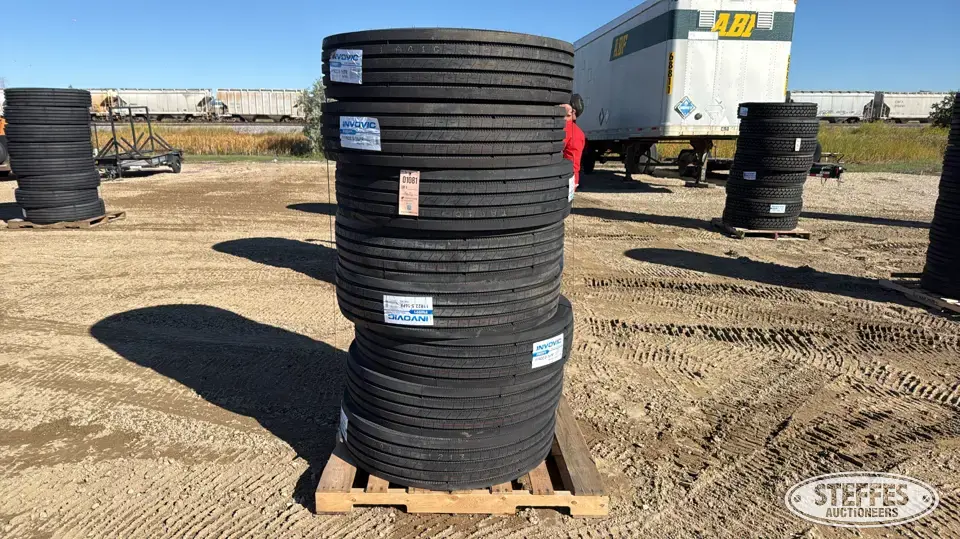 (8) Invovic FM591 11R22.5 tires Truck Tire