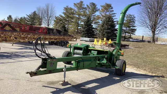 John Deere 3975