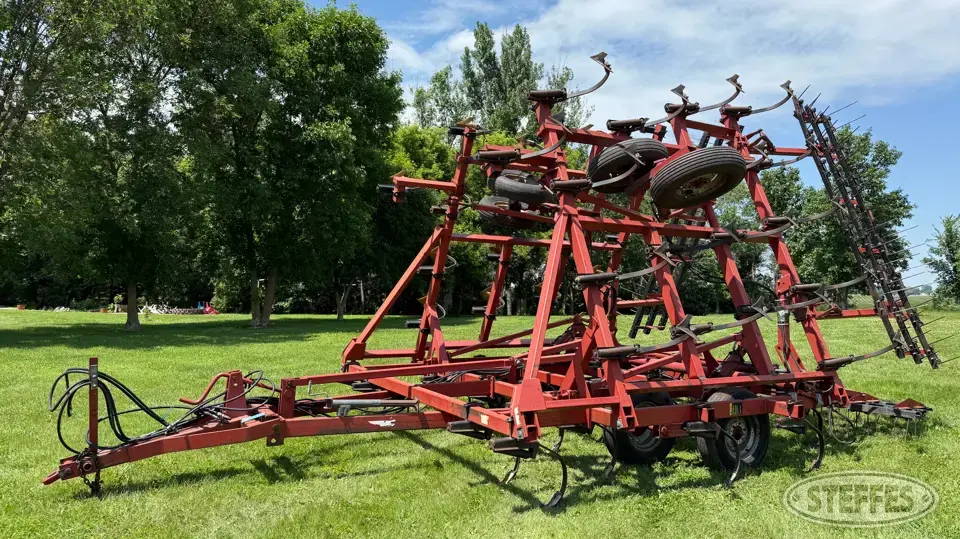 Case IH 4800 Field Cultivator