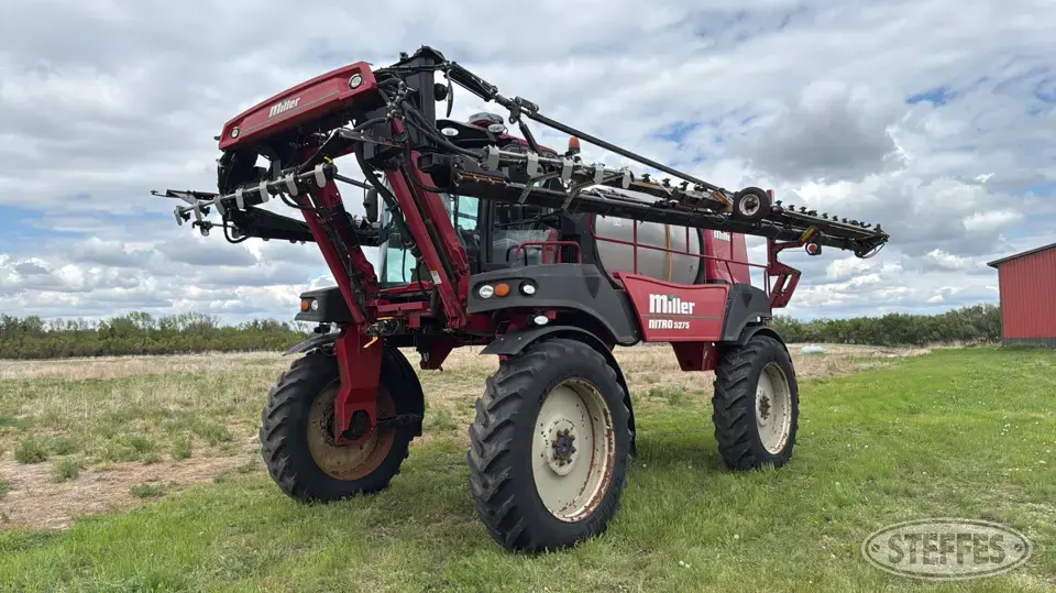 2013 Miller Nitro 5275 Self-Propelled Sprayer