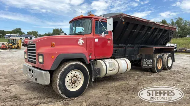 1995 Mack RD688S
