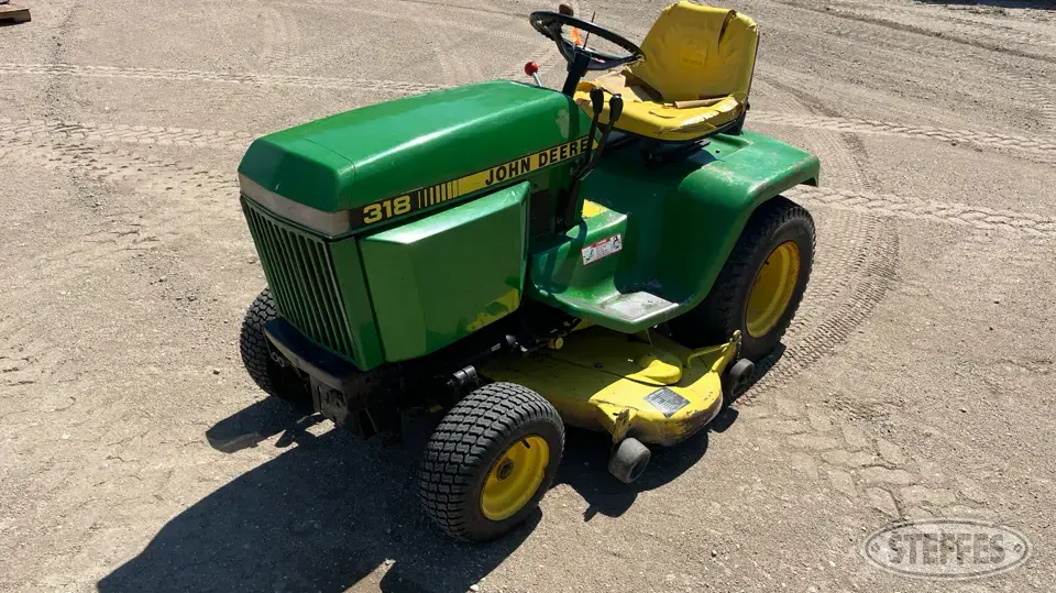 1987 John Deere 318 Lawn Tractor