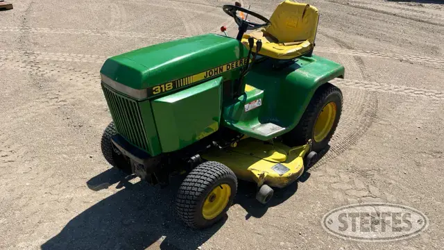 1987 John Deere 318