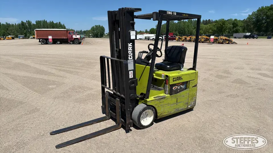 Clark TMG-15 Warehouse Forklift