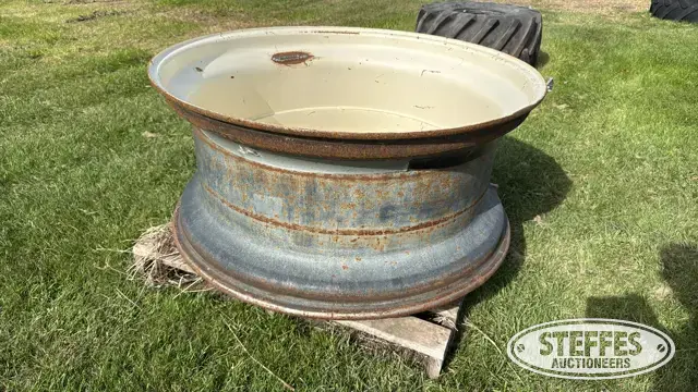 Ag equipment wheel