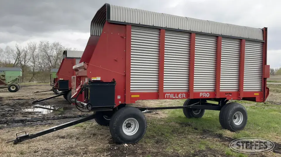 Miller Pro 5300 Forage Wagon