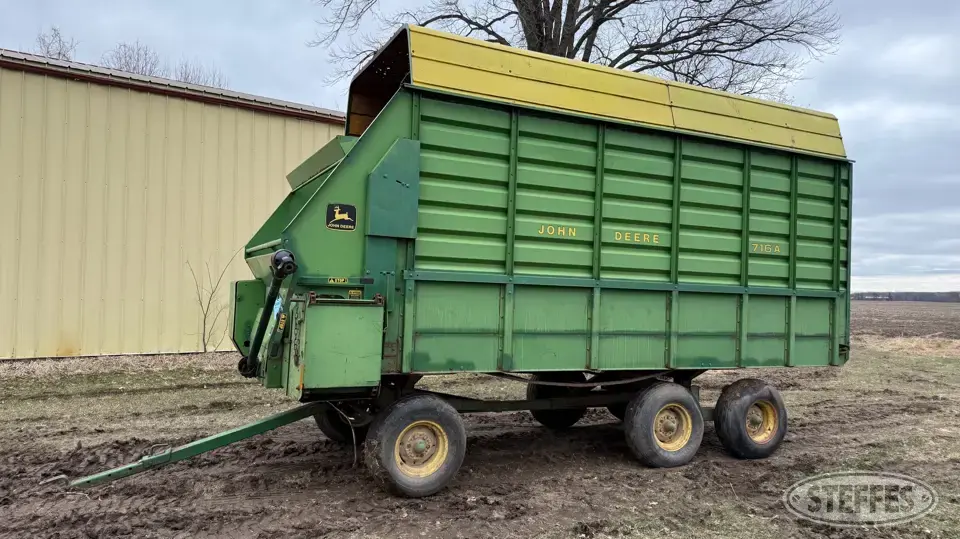 John Deere 716A Forage Wagon