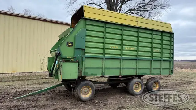 John Deere 716A