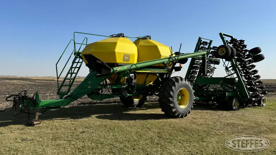 2002 John Deere 1860 Air Drills and Air Seeder