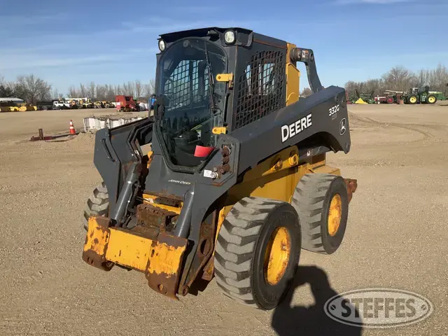 John Deere 332G