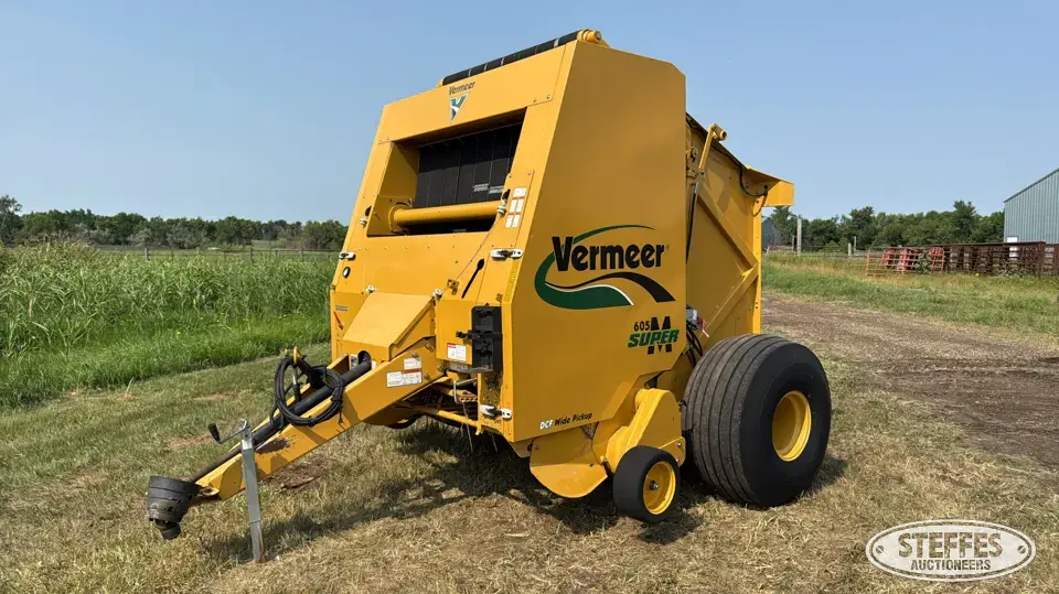 2009 Vermeer 605 Super M Round Baler