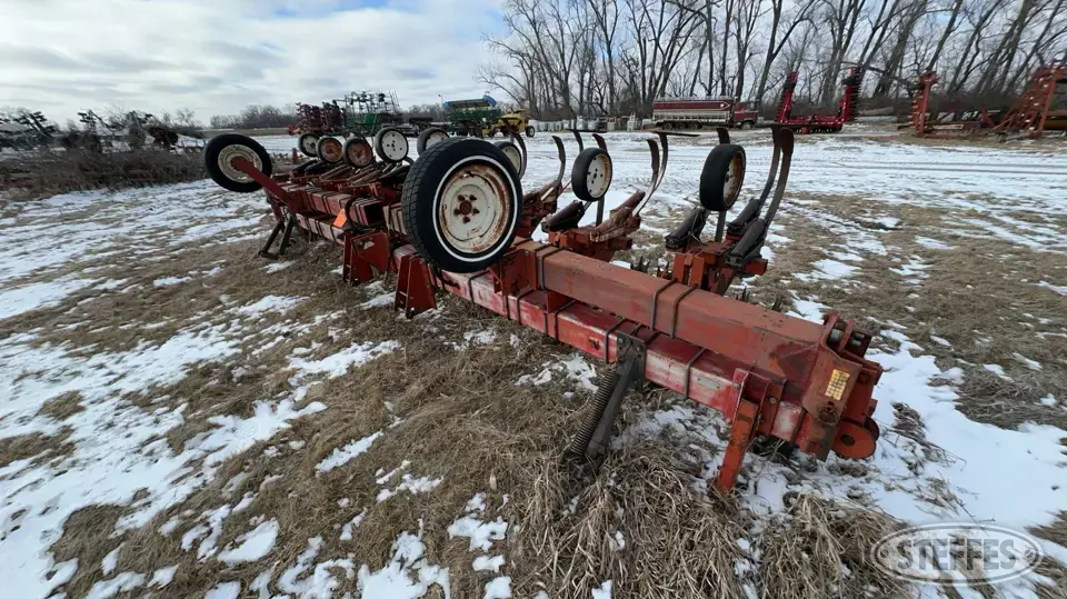 International 183 Row Crop Cultivator