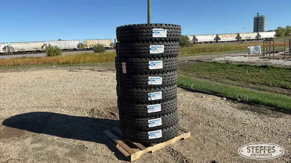 (8) Invovic FM557 11R22.5 tires Truck Tire