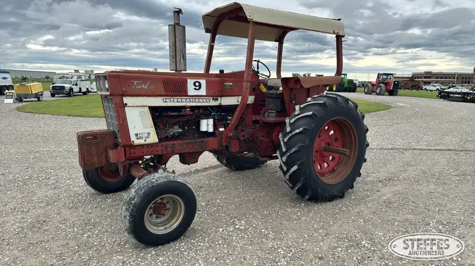 1971 International 1466 2WD Tractor