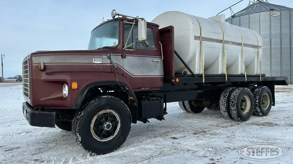 1973 Ford L900 Seed Tender Truck