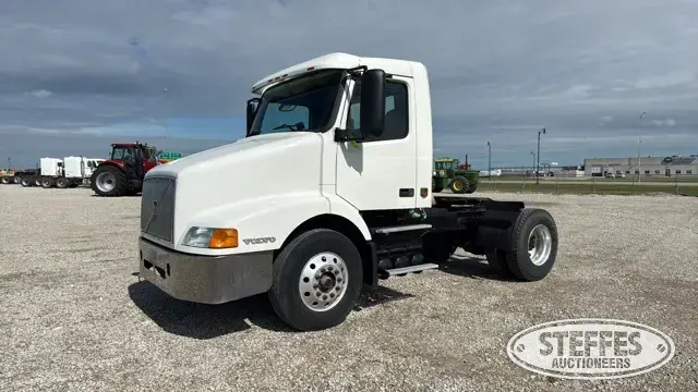 2000 Volvo VNM