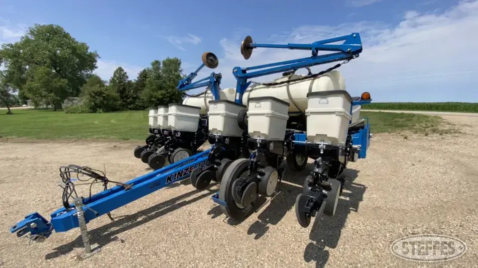 Kinze 3200 12 or More Row Planter