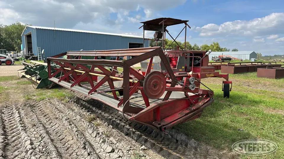 Versatile 400 Self-Propelled Swather
