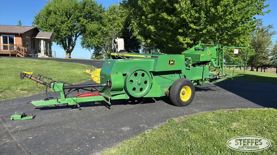 1988 John Deere 328 Square Baler