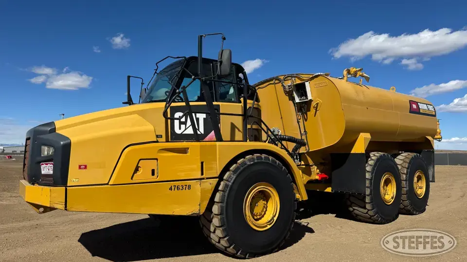 2015 CAT 740B Dump Truck