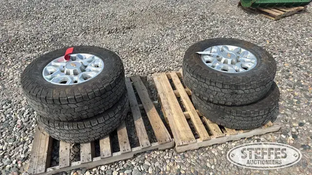 (4) Cooper 275/70R18 tires